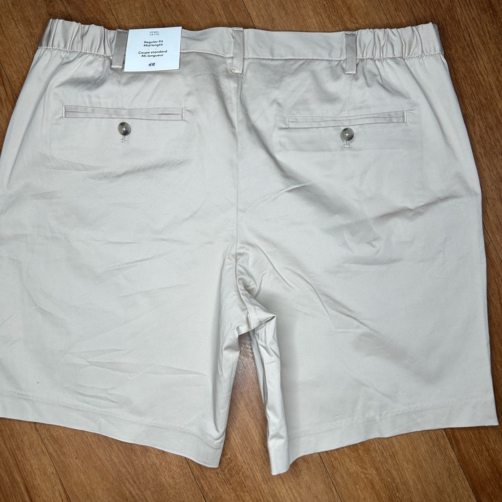 H&M Men's Cream Flat Front Shorts - Picture 3 of 3